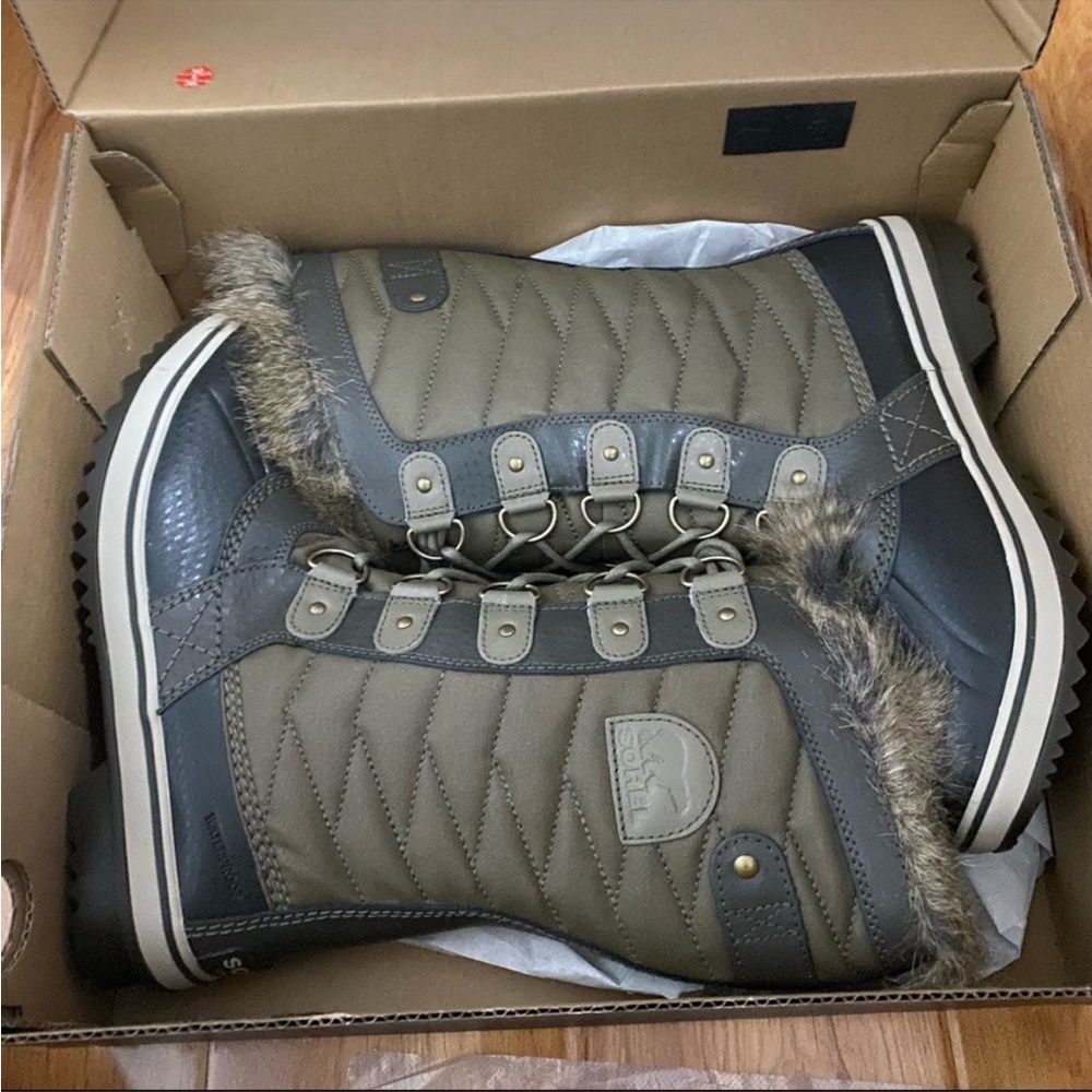 WOMEN'S TOFINO™ II BOOT, New in Box, Color Sage